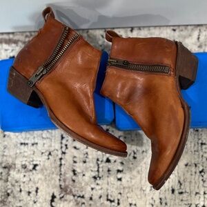 Frye Judith Side‑Zip Leather Boot – Size 8 – Saddle‑Brown, Western-Rider Style